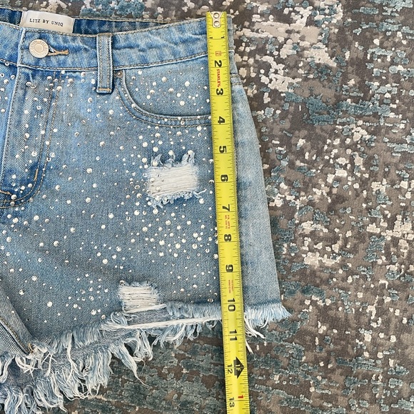 LITZ BY UNIQ Darling Crystal Daisy Dukes Denim Distressed Shorts Size S/27” - Picture 8 of 9